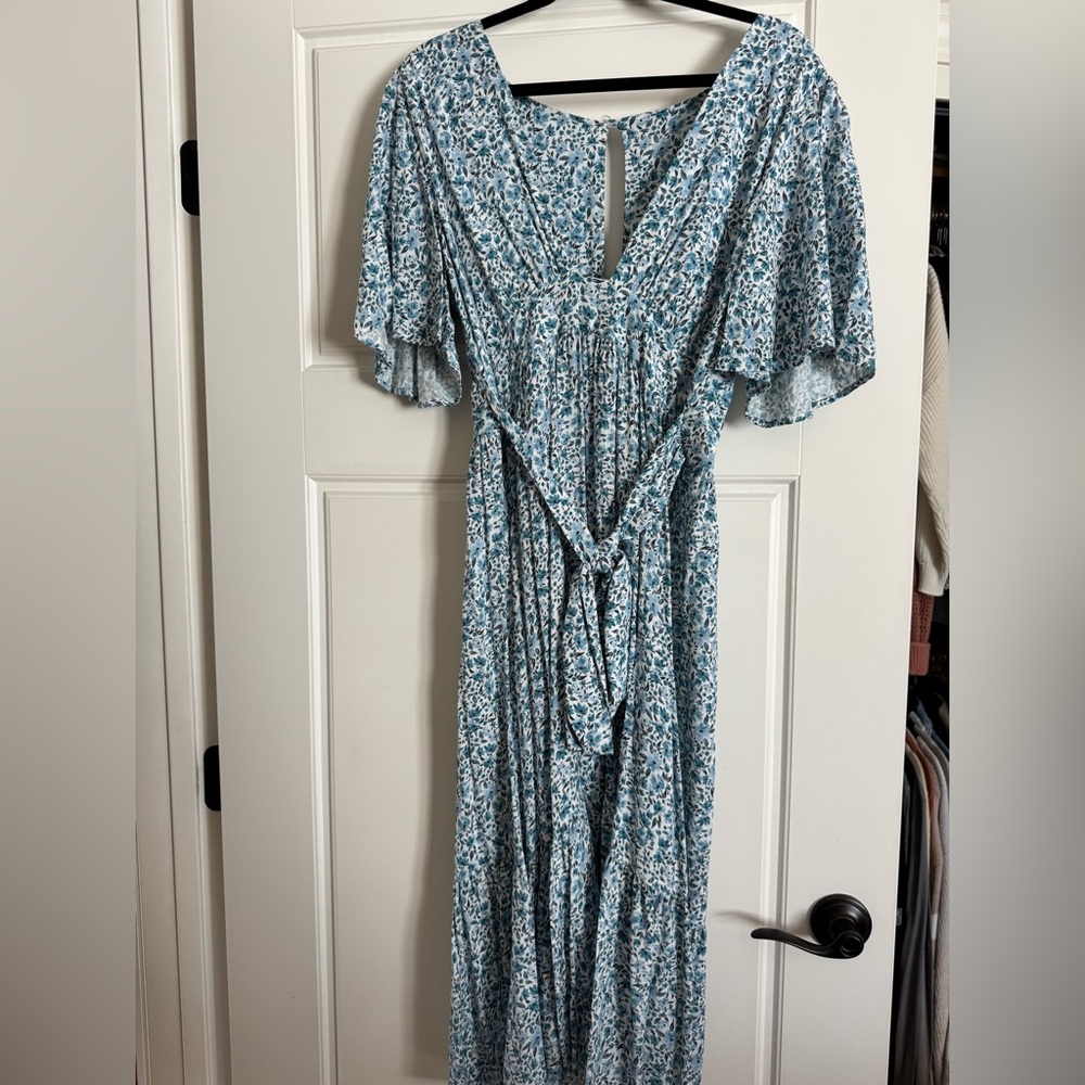 Stillwater midi v-neck dress